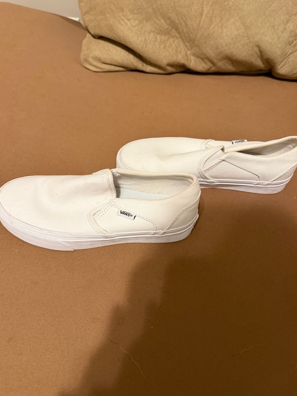 NEVER WORN, BRAND NEW Vans Classic Slip-On Canvas Sneakers in White
Size 6